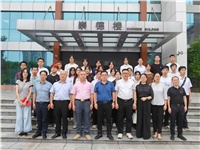 愛(ài)心匯聚，情暖學(xué)子